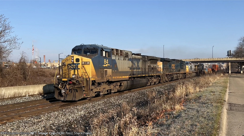 CSX 84 leads the L331-21 west.